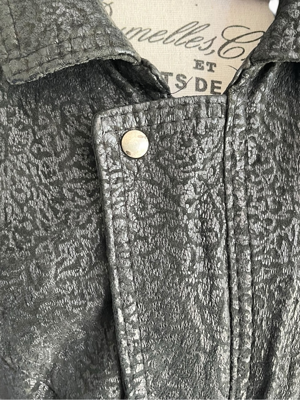 Vintage Embossed Textured Black Leather Bomber Jacket Oversized Batwing 80s - Picture 7 of 12